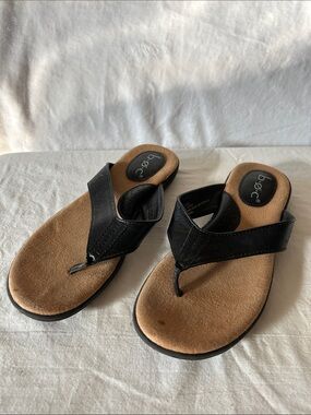 b.o.c. Black Thong Sandals with Tan Footbed